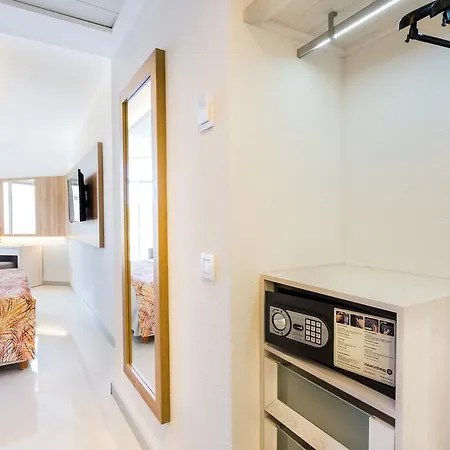 فندق Hyde Ibiza كالا يونغا
